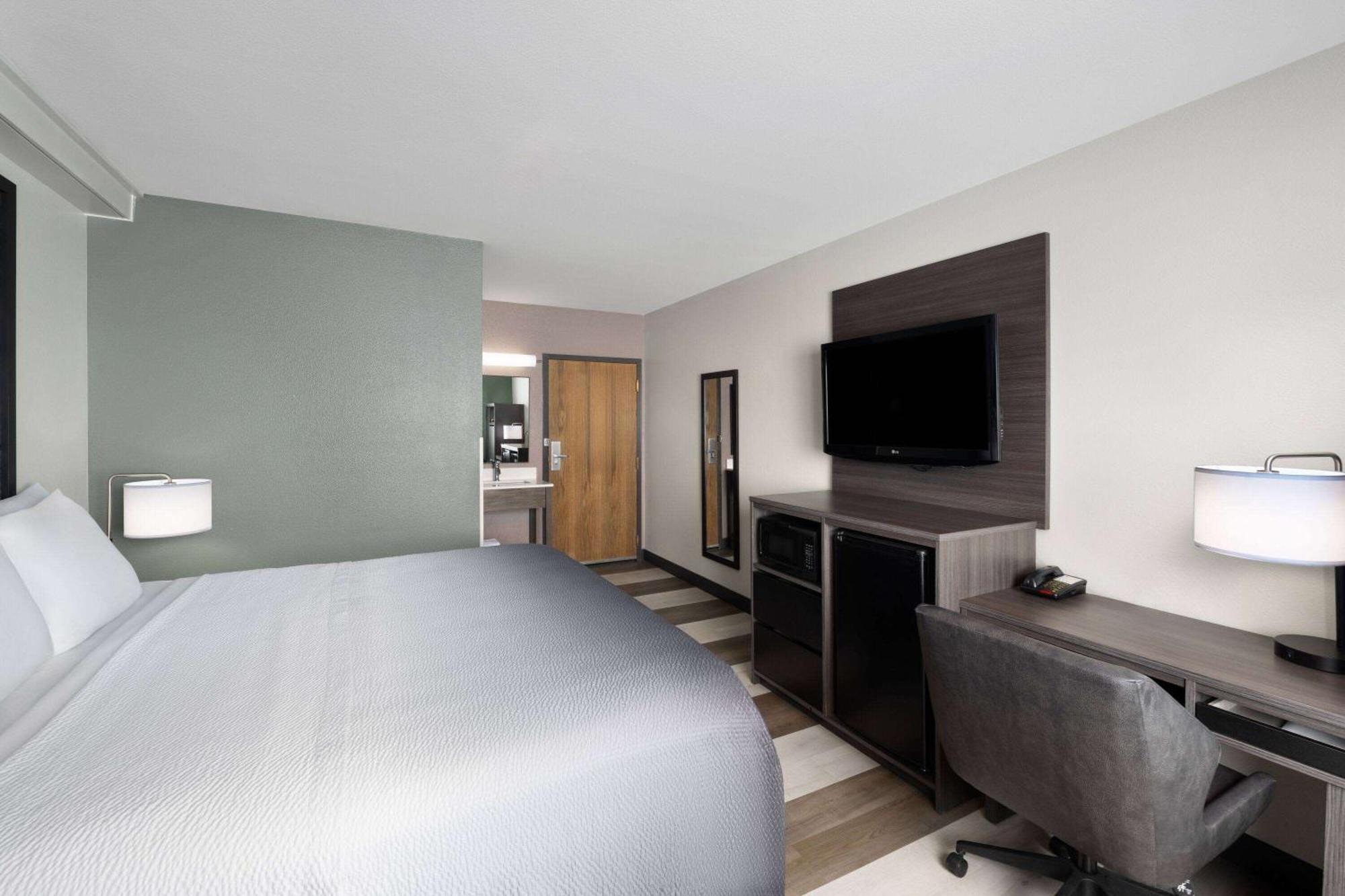 Super 8 By Wyndham Columbus Hotel Exterior foto